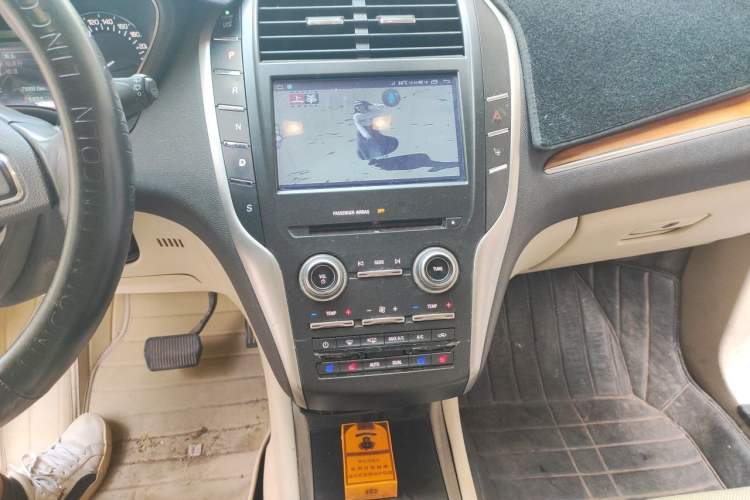 Used Lincoln MKC 2014 2.0T Two-Wheel-Drive Luxury Edition Audio And AC Panel