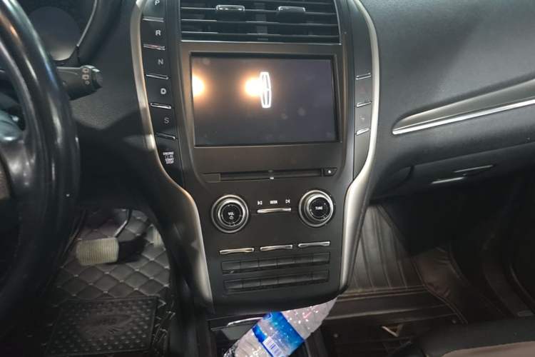 Used Lincoln MKC 2014 2.0T Two-Wheel-Drive Luxury Edition Audio And AC Panel