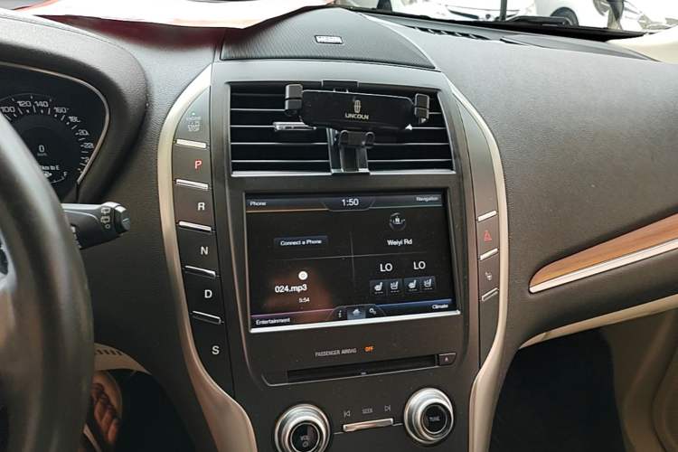 Used Lincoln MKC 2014 2.0T Four-Wheel Drive Luxury Edition Audio And AC Panel