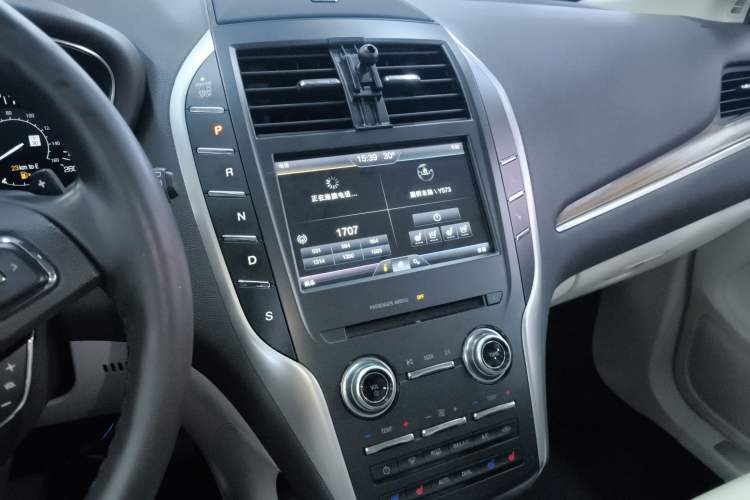 Used Lincoln MKC 2014 2.0T Four-Wheel Drive Luxury Edition Audio And AC Panel