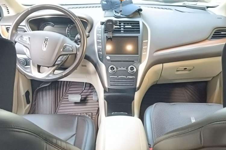 Used Lincoln MKC 2014 2.0T Four-Wheel Drive Luxury Edition Center Console