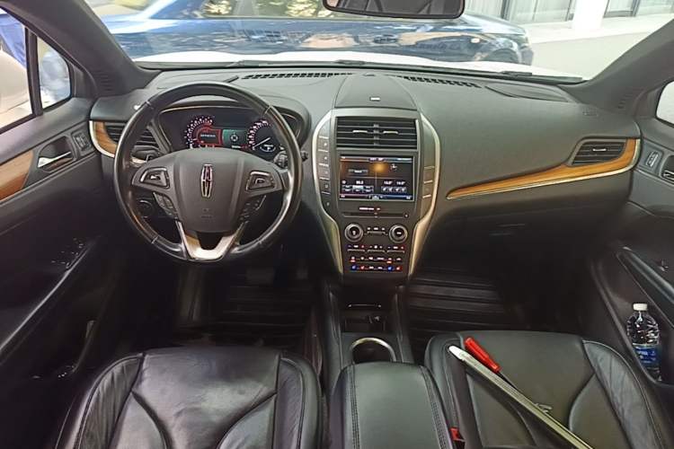 Used Lincoln MKC 2014 2.0T Four-Wheel Drive Luxury Edition Center Console