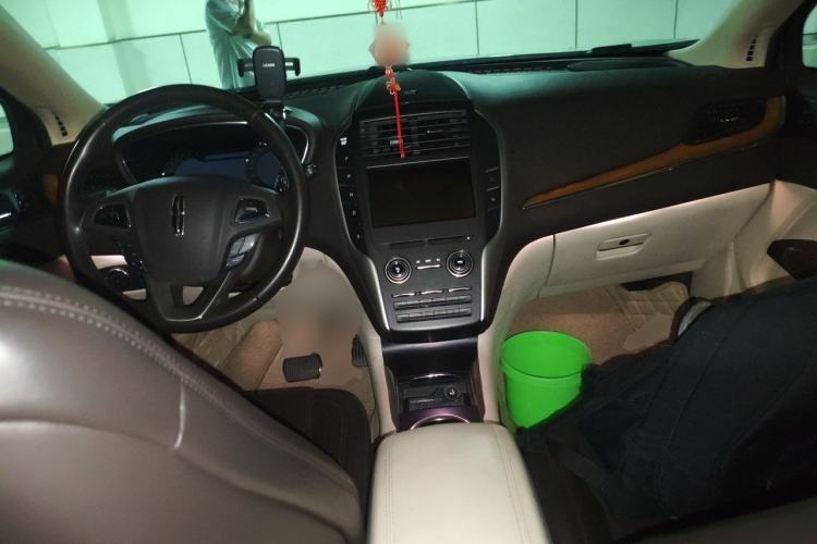 Used Lincoln MKC 2014 2.0T Four-Wheel Drive Luxury Edition Center Console