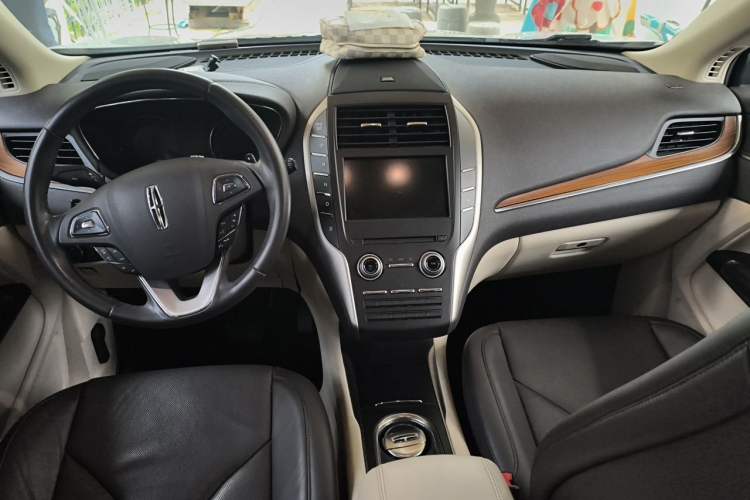 Used Lincoln MKC 2014 2.0T Four-Wheel Drive Luxury Edition Center Console