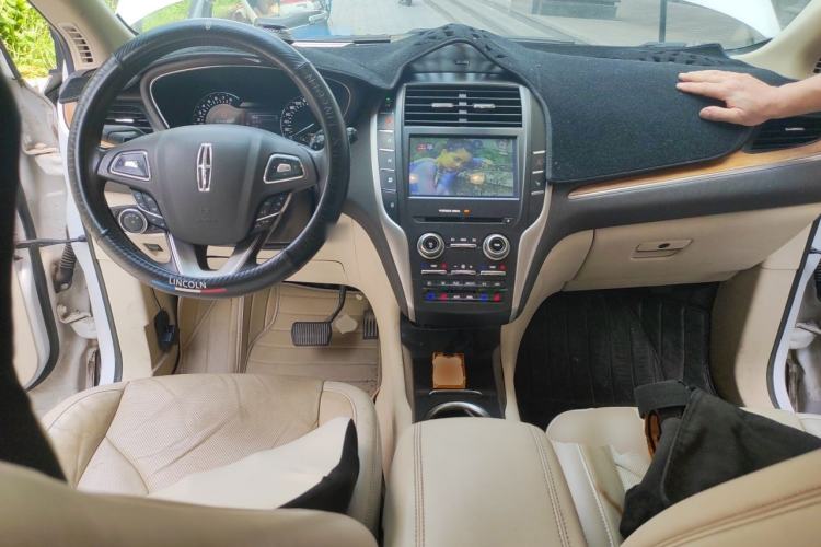 Used Lincoln MKC 2014 2.0T Two-Wheel-Drive Luxury Edition Center Console