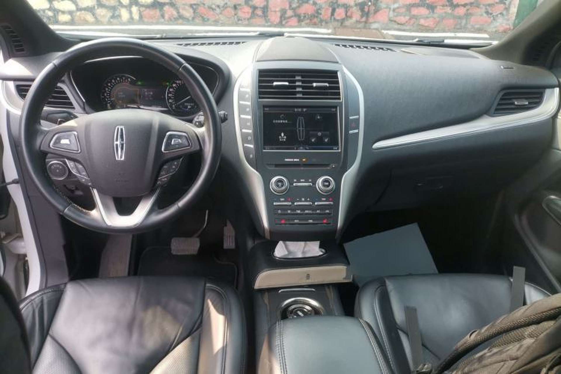 Used Lincoln MKC 2014 2.0T Two-Wheel Drive Deluxe Edition Center Console