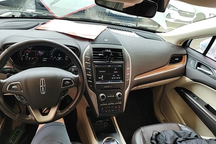 Used Lincoln MKC 2014 2.0T Four-Wheel Drive Luxury Edition Center Console