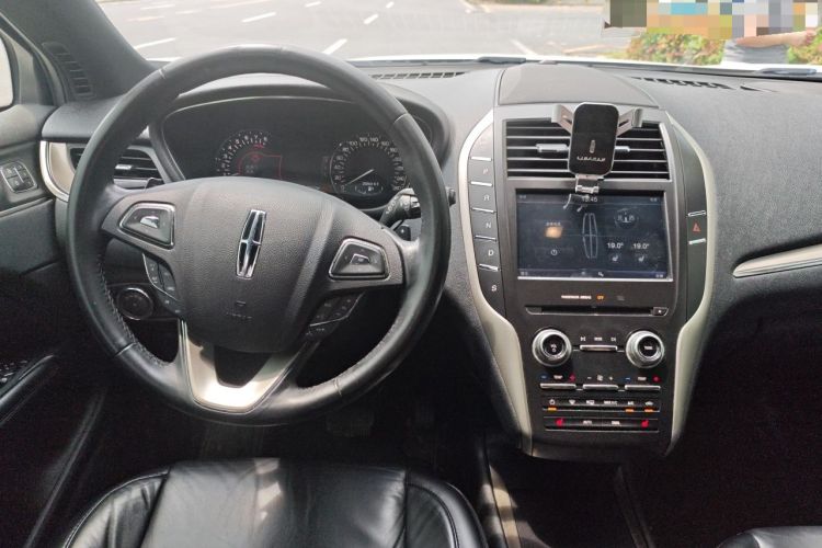 Used Lincoln MKC 2014 2.0T Two-Wheel Drive Deluxe Edition Center Console