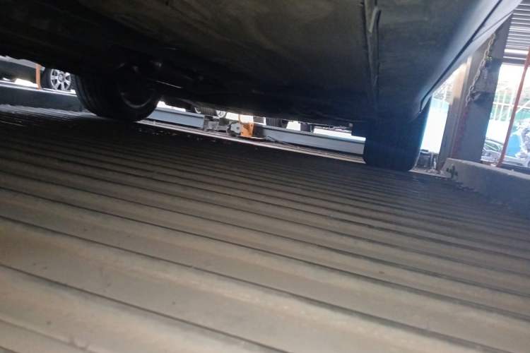 Used Lincoln MKC 2014 2.0T Two-Wheel Drive Deluxe Edition Chassis Rear Right
