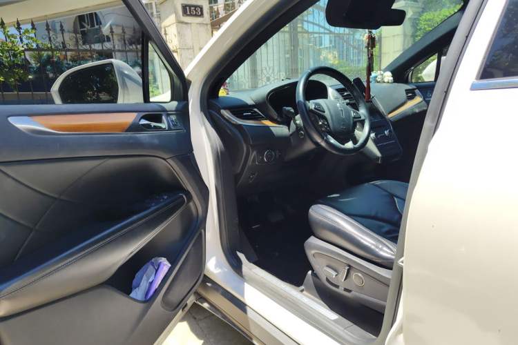 Used Lincoln MKC 2014 2.0T Two-Wheel-Drive Luxury Edition Driver Seat