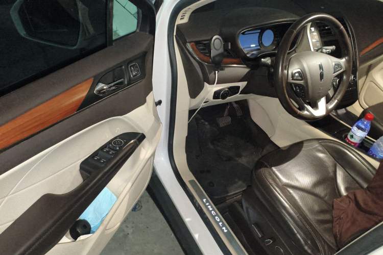 Used Lincoln MKC 2014 2.0T Two-Wheel-Drive Luxury Edition Driver Seat