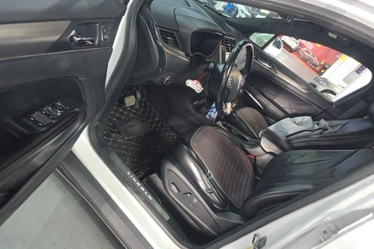 Used Lincoln MKC 2014 2.0T Two-Wheel-Drive Luxury Edition Driver Seat
