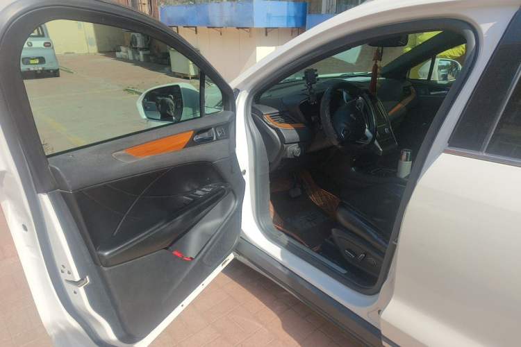 Used Lincoln MKC 2014 2.0T Two-Wheel-Drive Luxury Edition Driver Seat