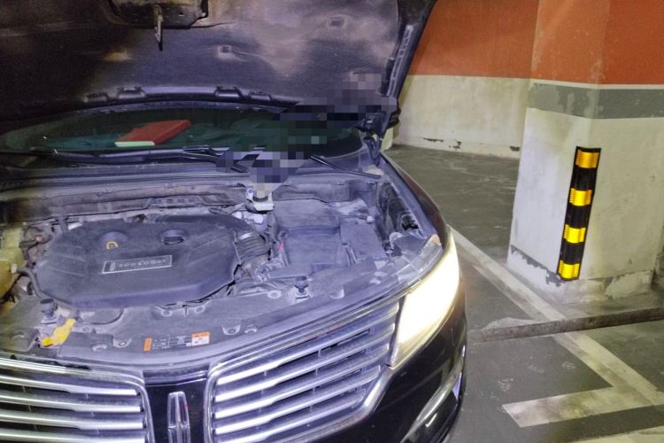 Used Lincoln MKC 2014 2.0T Two-Wheel Drive Deluxe Edition Engine Bay Left