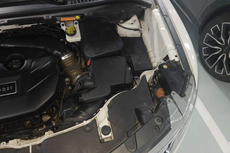 Used Lincoln MKC 2014 2.0T Four-Wheel Drive Luxury Edition Engine Bay Left