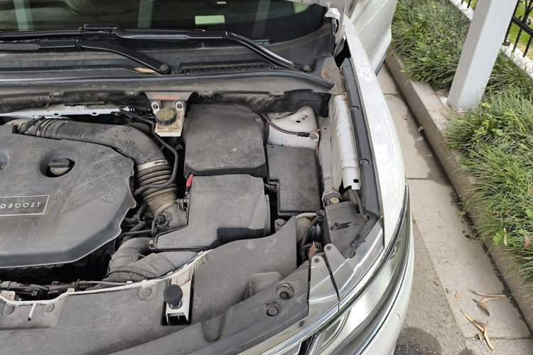 Used Lincoln MKC 2014 2.0T Four-Wheel Drive Luxury Edition Engine Bay Left