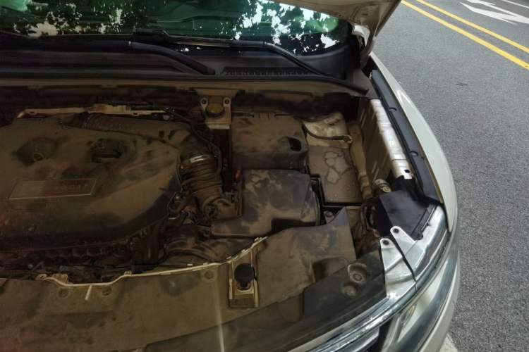 Used Lincoln MKC 2014 2.0T Two-Wheel-Drive Luxury Edition Engine Bay Left