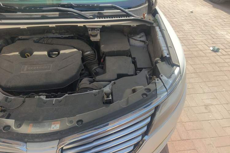Used Lincoln MKC 2014 2.0T Two-Wheel-Drive Luxury Edition Engine Bay Left