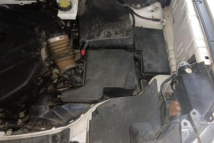 Used Lincoln MKC 2014 2.0T Two-Wheel Drive Deluxe Edition Engine Bay Left