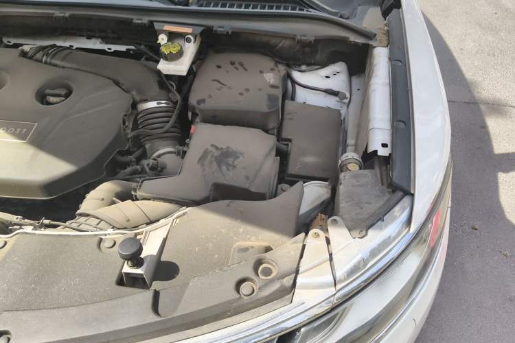 Used Lincoln MKC 2014 2.0T Two-Wheel-Drive Luxury Edition Engine Bay Left