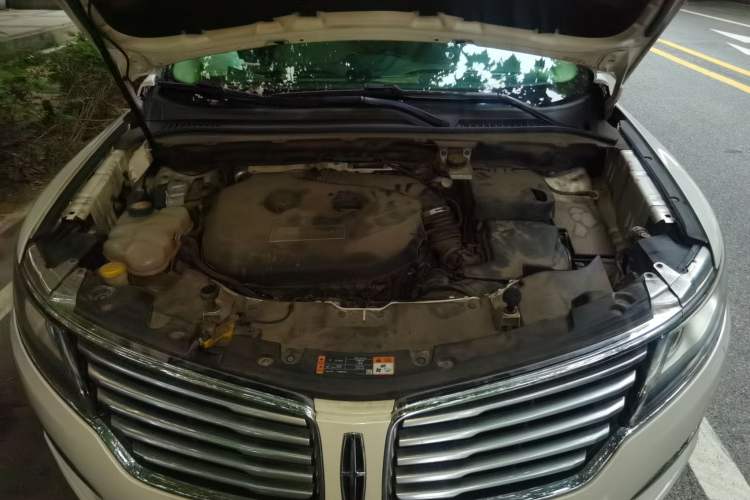 Used Lincoln MKC 2014 2.0T Two-Wheel-Drive Luxury Edition Engine Bay
