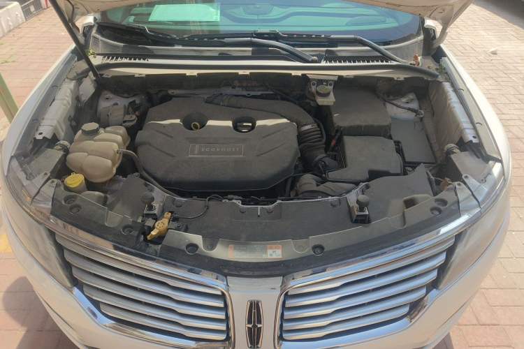 Used Lincoln MKC 2014 2.0T Two-Wheel-Drive Luxury Edition Engine Bay