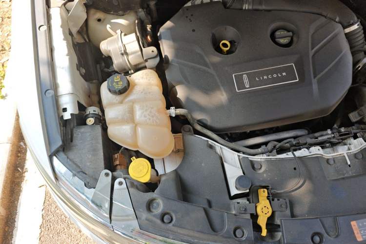 Used Lincoln MKC 2014 2.0T Four-Wheel Drive Luxury Edition Engine Bay Right