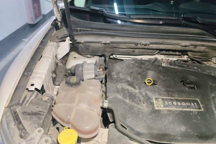 Used Lincoln MKC 2014 2.0T Four-Wheel Drive Prestige Edition Engine Bay Right