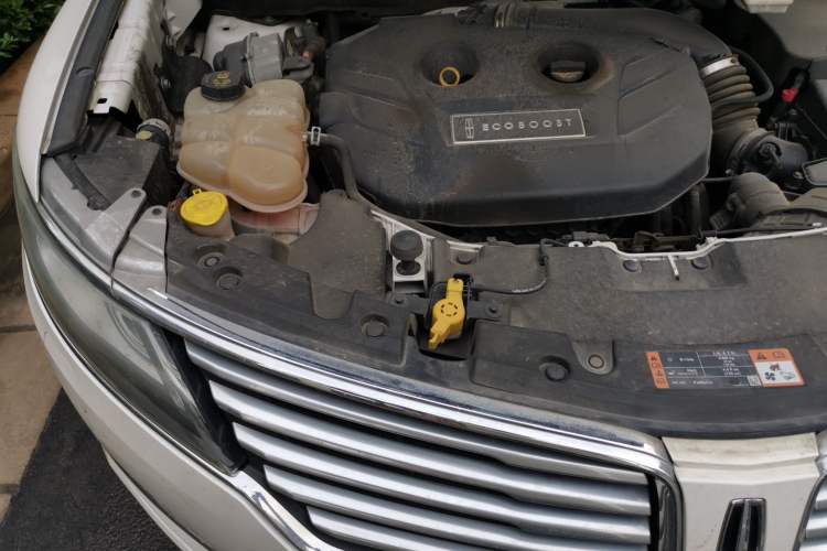 Used Lincoln MKC 2014 2.0T Two-Wheel-Drive Luxury Edition Engine Bay Right