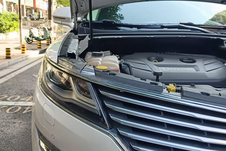 Used Lincoln MKC 2014 2.0T Four-Wheel Drive Luxury Edition Engine Bay Right