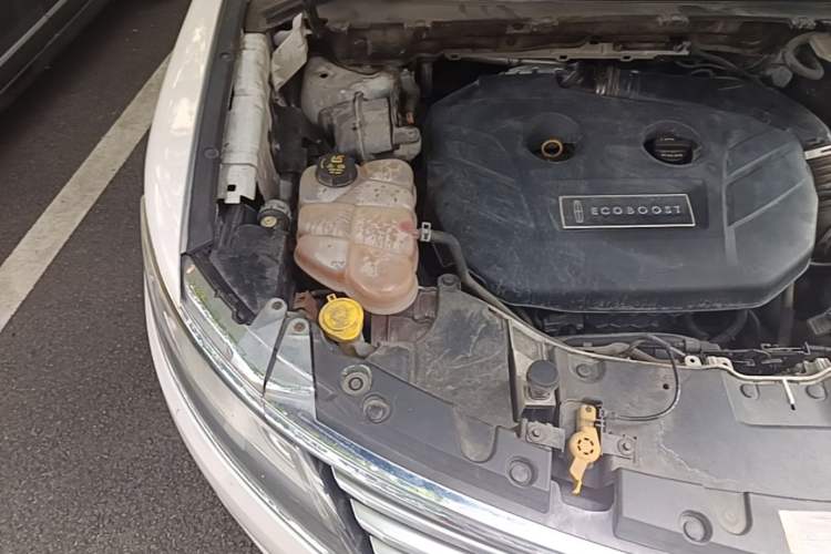 Used Lincoln MKC 2014 2.0T Four-Wheel Drive Luxury Edition Engine Bay Right