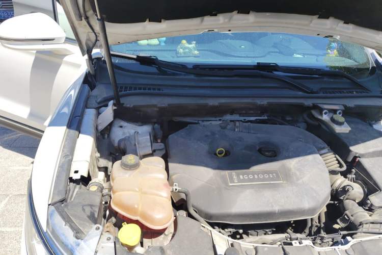 Used Lincoln MKC 2014 2.0T Two-Wheel-Drive Luxury Edition Engine Bay Right