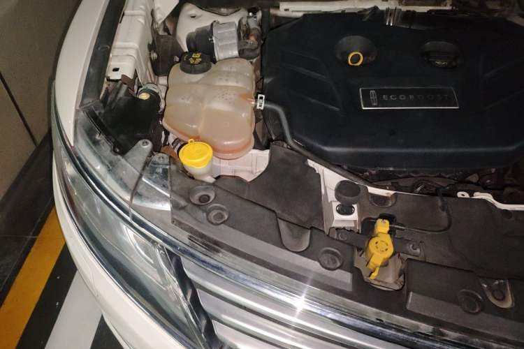 Used Lincoln MKC 2014 2.0T Four-Wheel Drive Luxury Edition Engine Bay Right