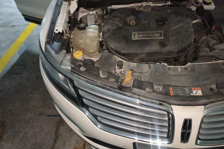 Used Lincoln MKC 2014 2.0T Two-Wheel-Drive Luxury Edition Engine Bay Right