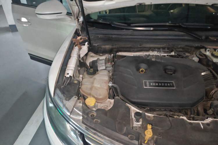 Used Lincoln MKC 2014 2.0T Four-Wheel Drive Luxury Edition Engine Bay Right