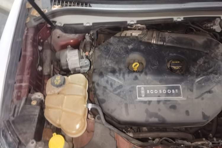 Used Lincoln MKC 2014 2.0T Two-Wheel Drive Deluxe Edition Engine Bay Right