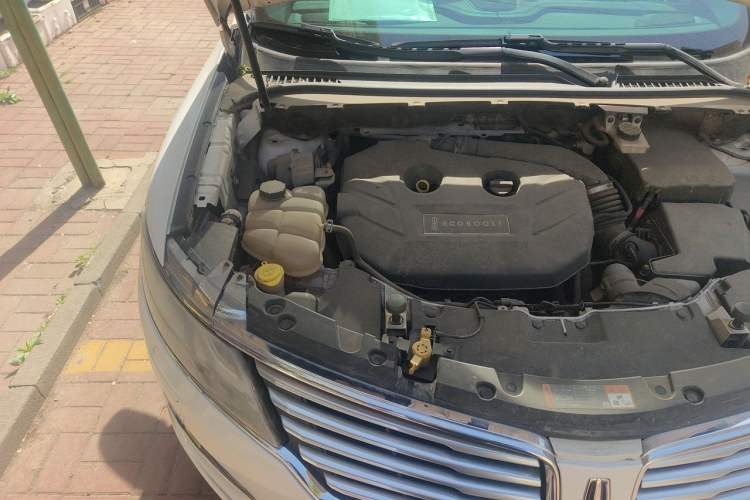 Used Lincoln MKC 2014 2.0T Two-Wheel-Drive Luxury Edition Engine Bay Right