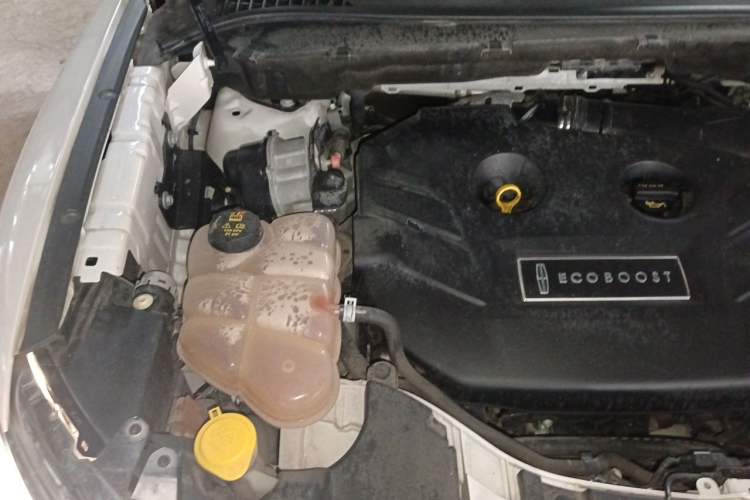 Used Lincoln MKC 2014 2.0T Two-Wheel Drive Deluxe Edition Engine Bay Right