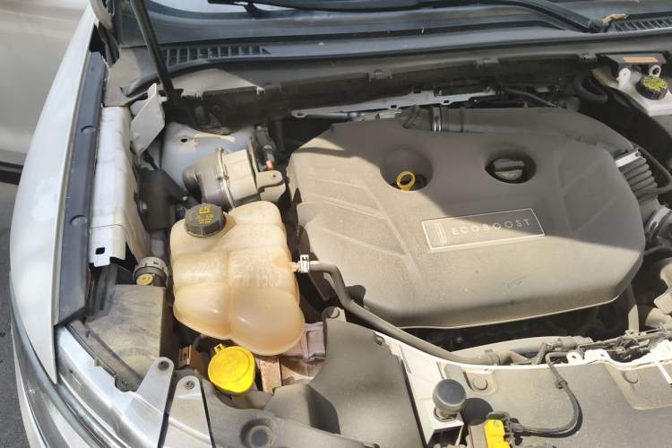 Used Lincoln MKC 2014 2.0T Two-Wheel-Drive Luxury Edition Engine Bay Right