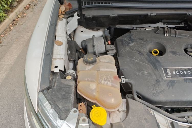 Used Lincoln MKC 2014 2.0T Two-Wheel Drive Deluxe Edition Engine Bay Right