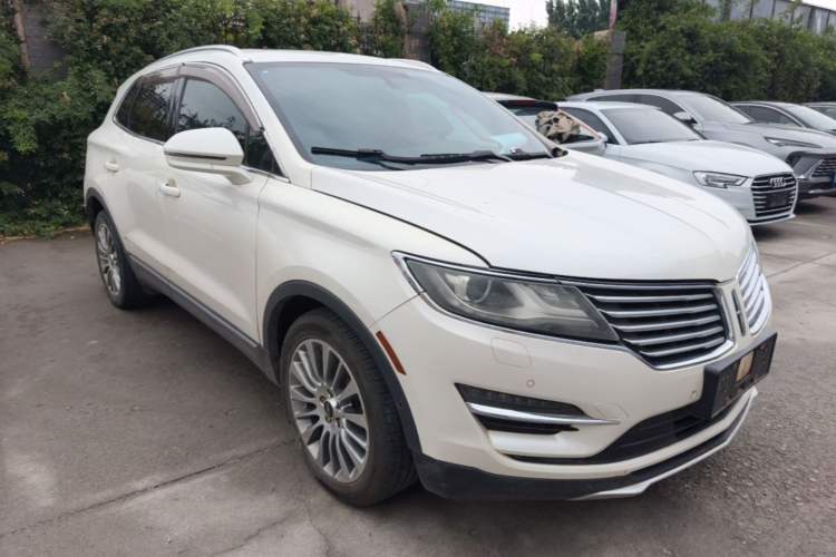 Used Lincoln MKC 2014 2.0T Four-Wheel Drive Luxury Edition Front Right 45 Deg