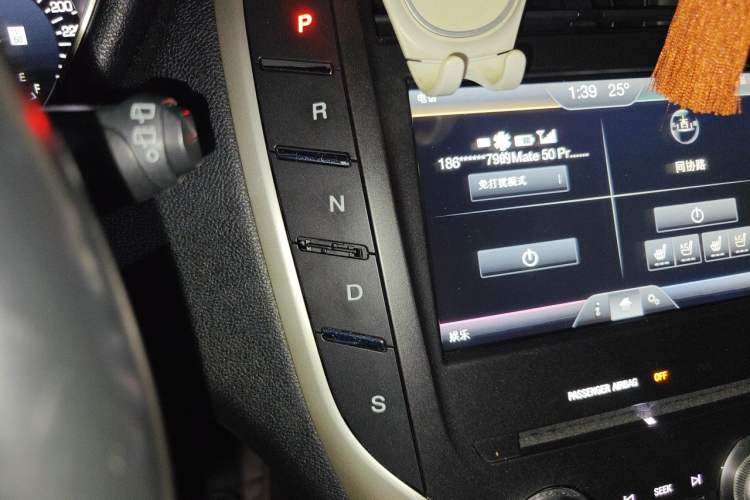 Used Lincoln MKC 2014 2.0T Four-Wheel Drive Luxury Edition Gear Lever