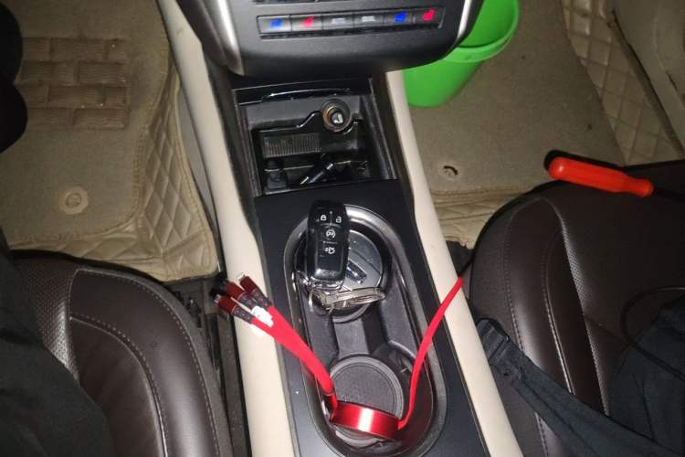 Used Lincoln MKC 2014 2.0T Four-Wheel Drive Luxury Edition Gear Lever
