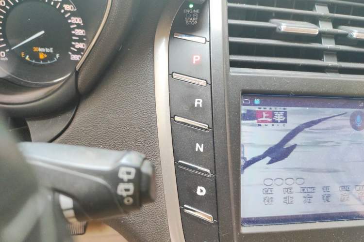 Used Lincoln MKC 2014 2.0T Two-Wheel-Drive Luxury Edition Gear Lever