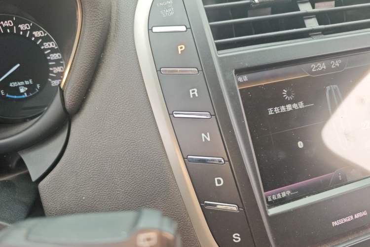 Used Lincoln MKC 2014 2.0T Two-Wheel-Drive Luxury Edition Gear Lever