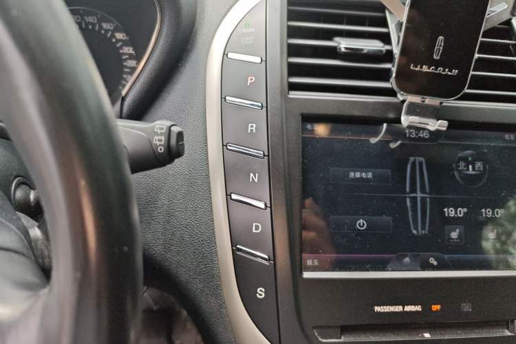 Used Lincoln MKC 2014 2.0T Two-Wheel Drive Deluxe Edition Gear Lever