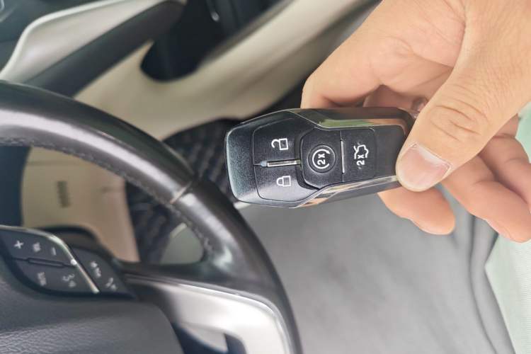 Used Lincoln MKC 2014 2.0T Two-Wheel-Drive Luxury Edition Interior 1