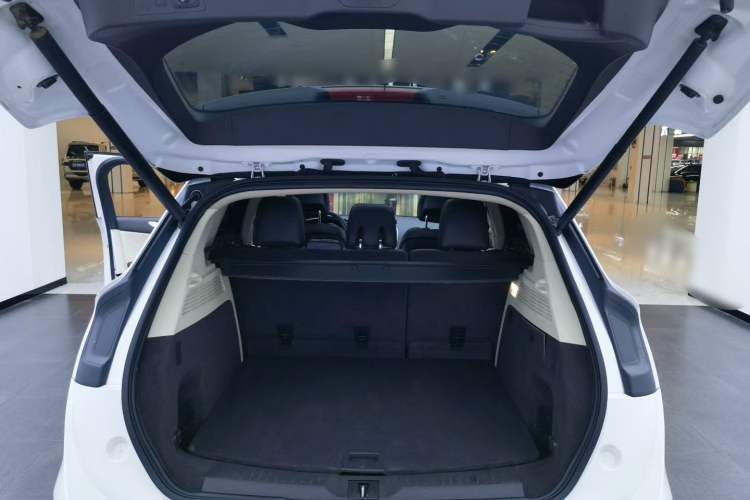 Used Lincoln MKC 2014 2.0T Two-Wheel-Drive Luxury Edition Interior 1