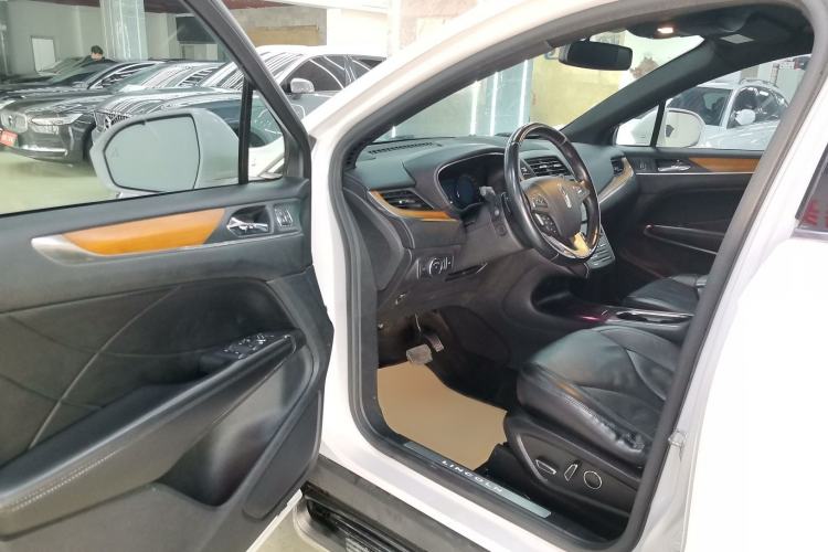Used Lincoln MKC 2014 2.0T Four-Wheel Drive Luxury Edition Interior 2