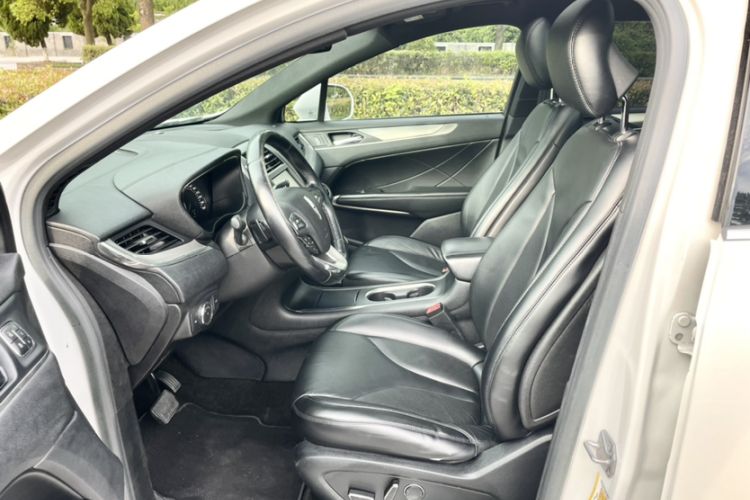 Used Lincoln MKC 2014 2.0T Two-Wheel Drive Deluxe Edition Interior 2